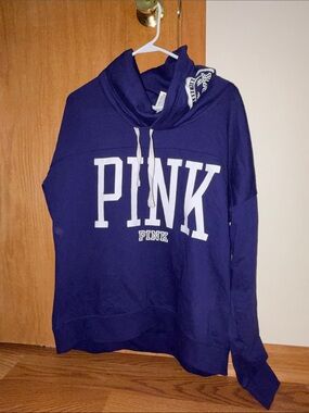 VS Pink Pullover Crowl Neck